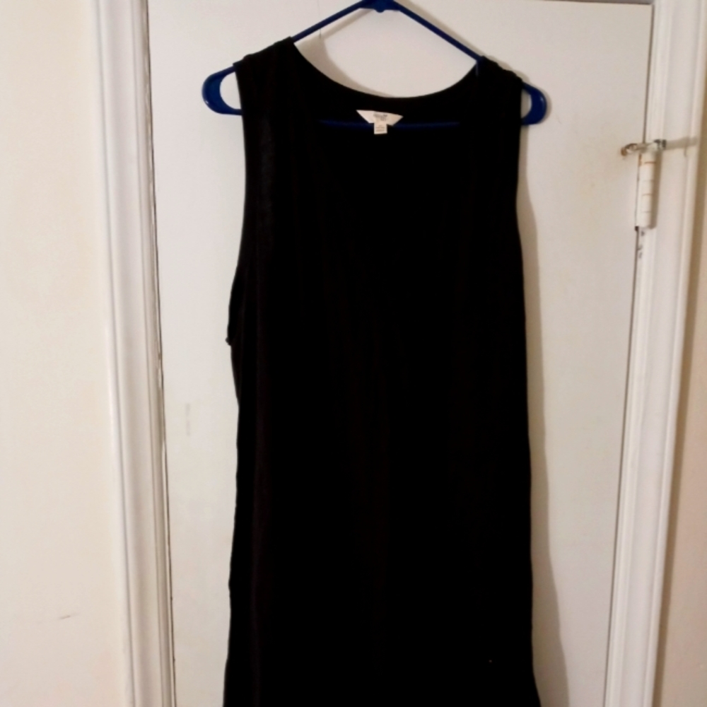 1x Black Dress with V Neck